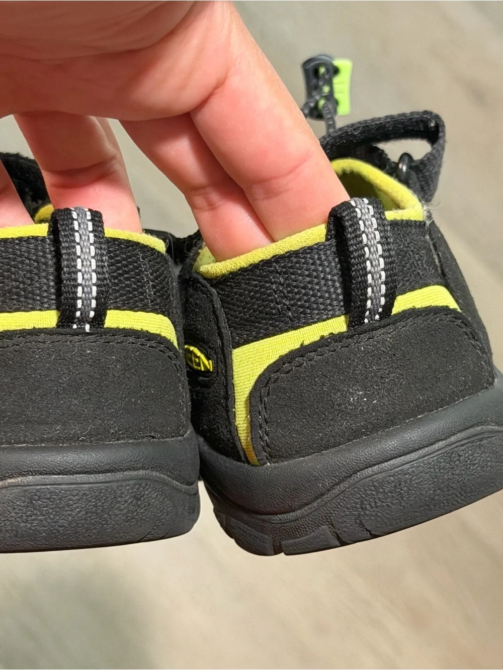 KEEN Kids Newport H2 Waterproof Sandal Black Lime Green Youth Size 2